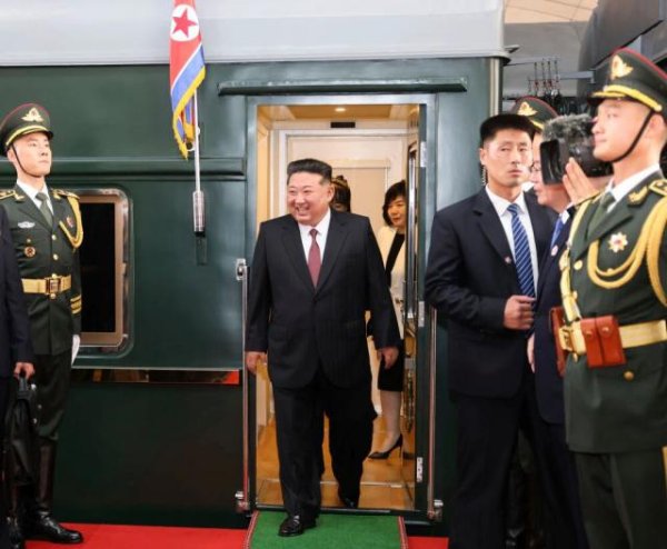满江红配资 金正恩抵达北京